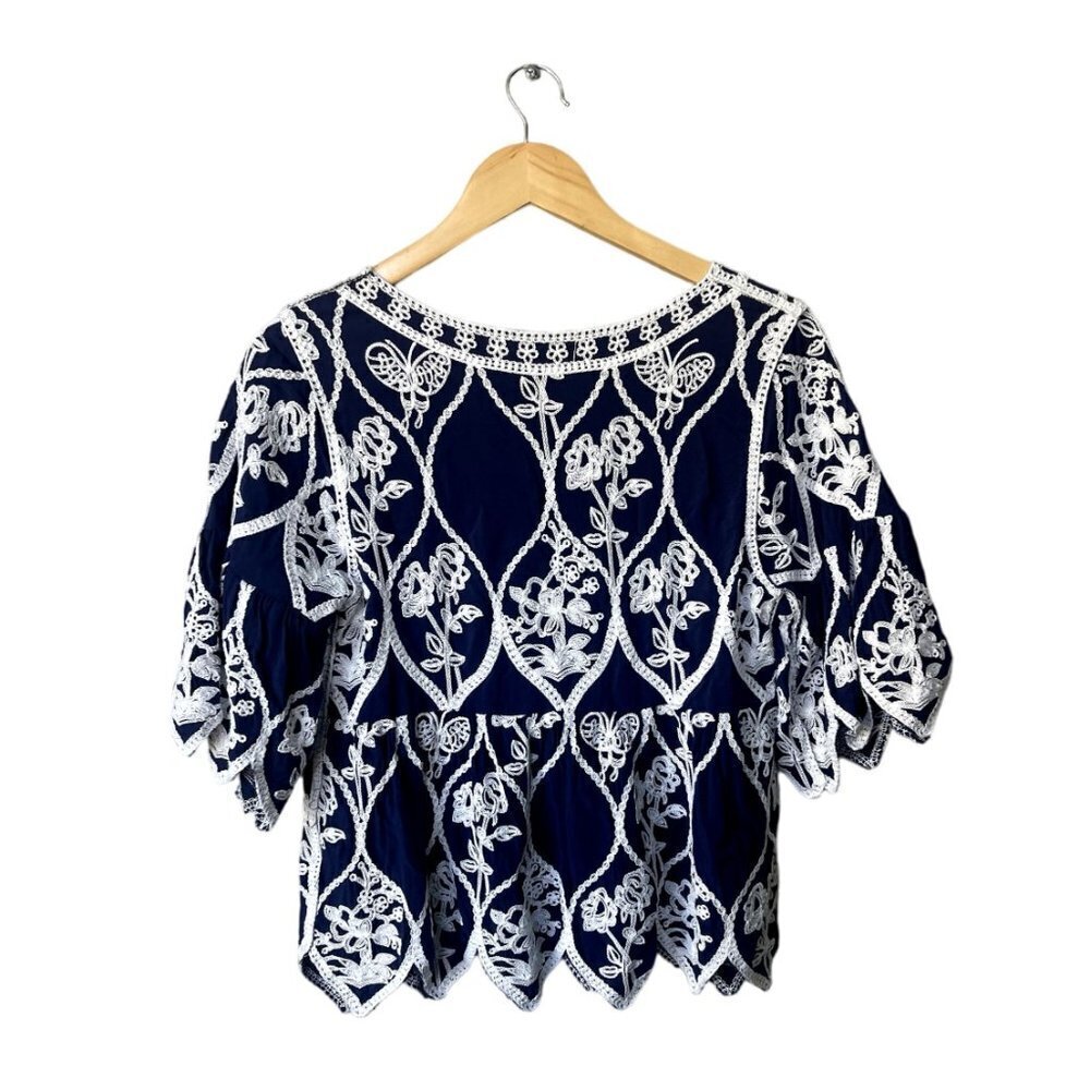Kindred‎ Anthropologie Blue Embroidered Floral Sz M Peasant Bell Sleeve Top - Picture 4 of 9